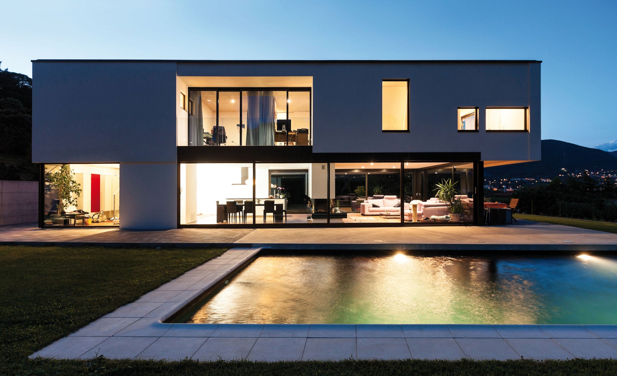 Puerta corredera Deceuninck iSlide neo conectando el interior con una terraza