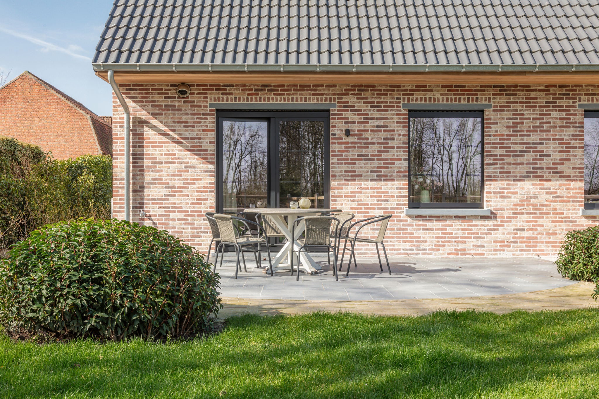 Ventanas Deceuninck de PVC instaladas en una vivienda luminosa