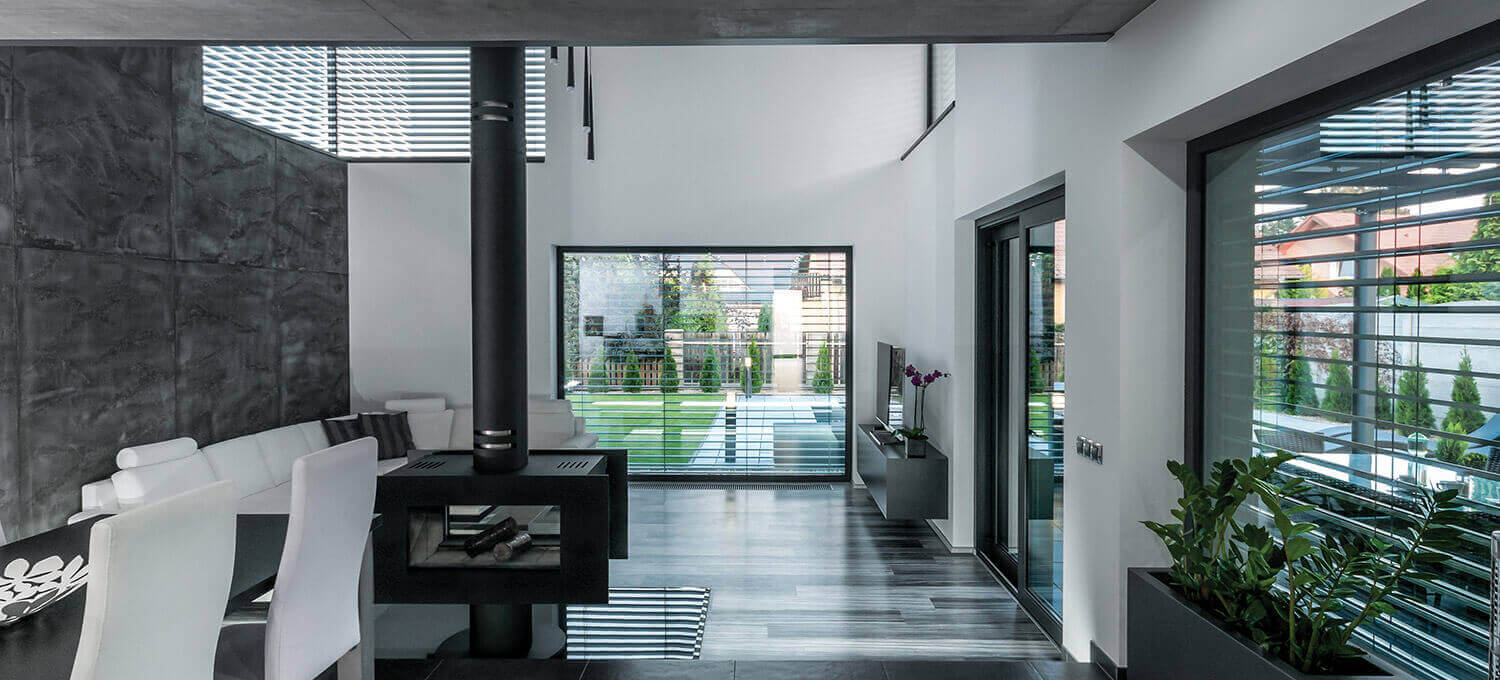 Ventana moderno en el colores negro