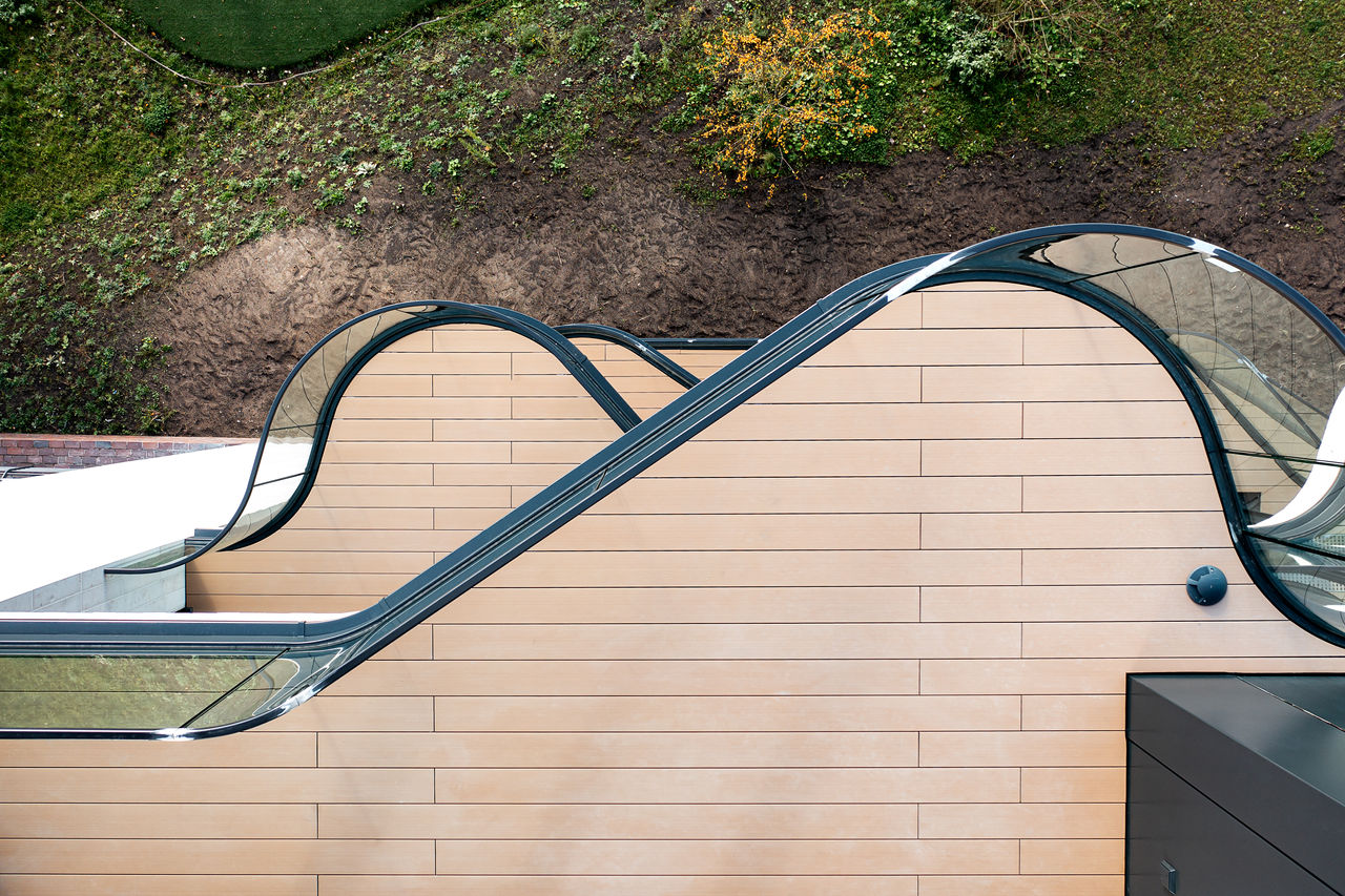 2 luxury apartment houses near the Elbe river.